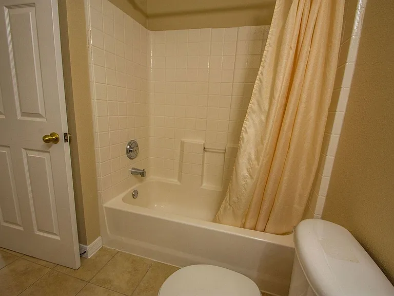421 Lockbreeze Dr — Photo 23
