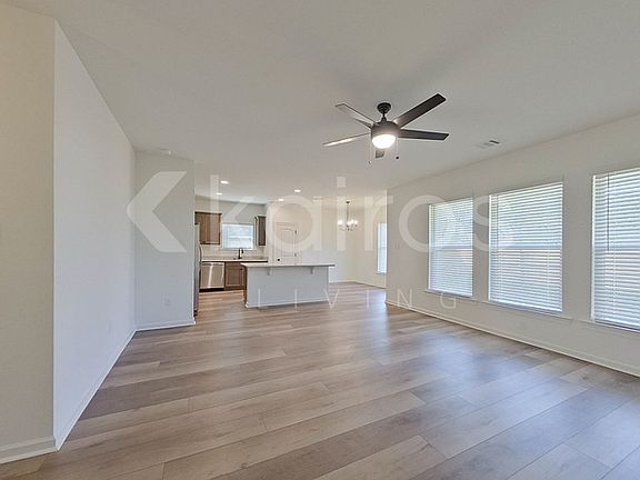 4th image of 302 Acoustic Ln
