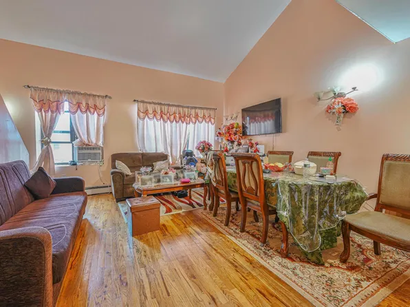 121 Montauk Avenue image 7 of 19