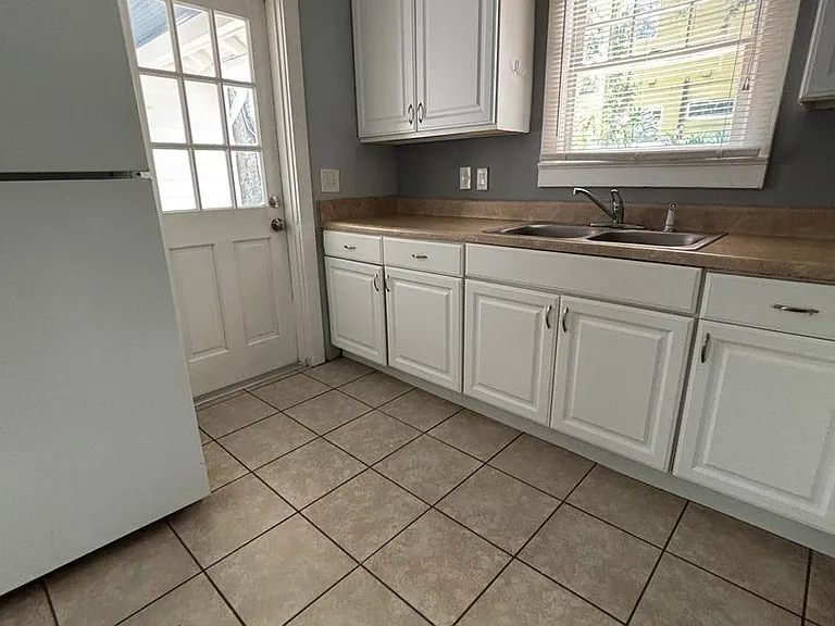 211 N Highland Ave — Photo 25