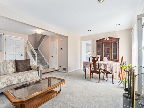 4th image of 7 Cherrywood Ct