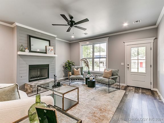 5th image of 114 N Xanthus Ave