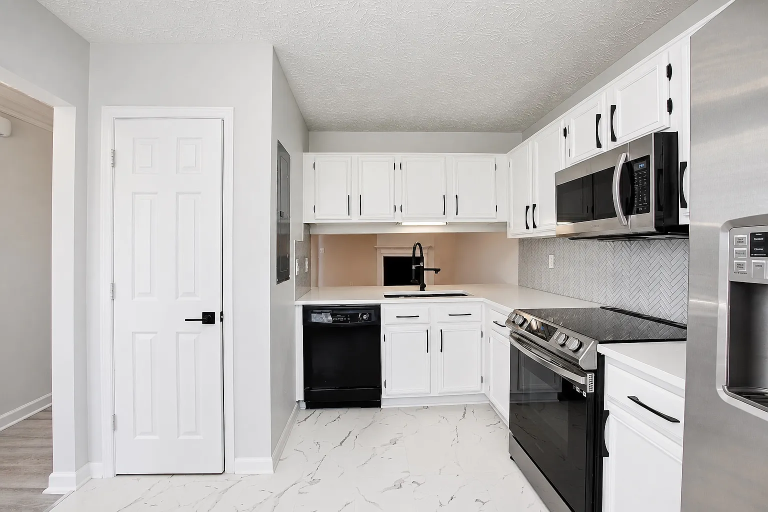 2 bed, 2.5 bath, 1170 sqft, $1,950 — Photo 2