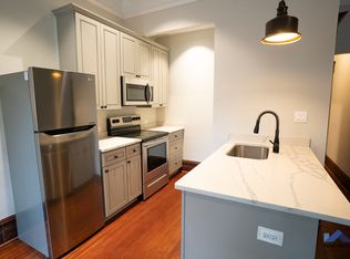 21 E Division St APT 2N, Chicago, IL 60610