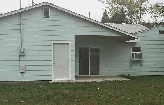 2nd image of 611 Seader Ln