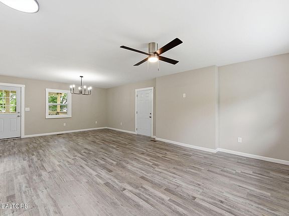 5th image of 2406 E Glenwood Ave