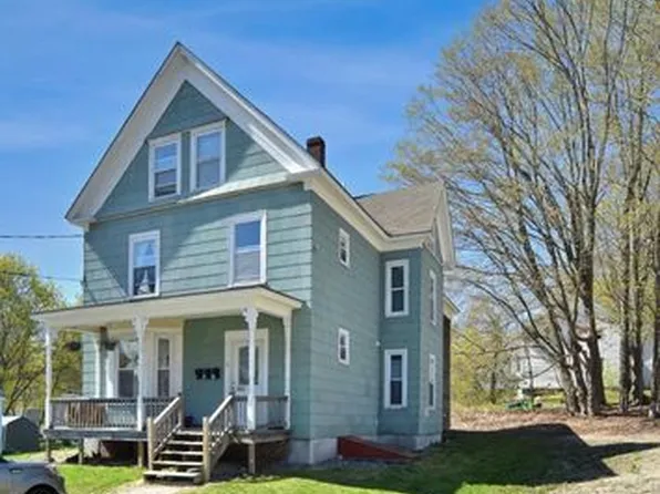 36 Oak St APT 3, Mechanic Falls, ME 04256