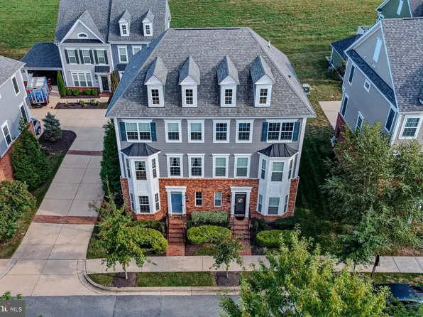242 Buckeye Cir, La Plata, MD 20646