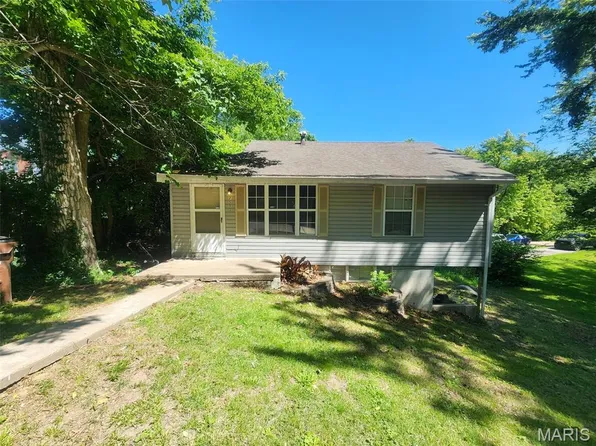 7551 Castro Dr, Saint Louis, MO 63135