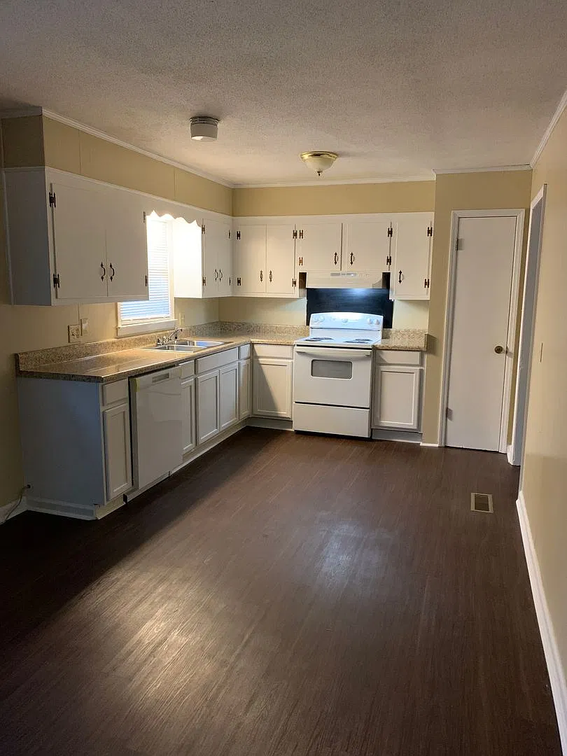 Whispering Pines Cr., 2426 — Photo 3