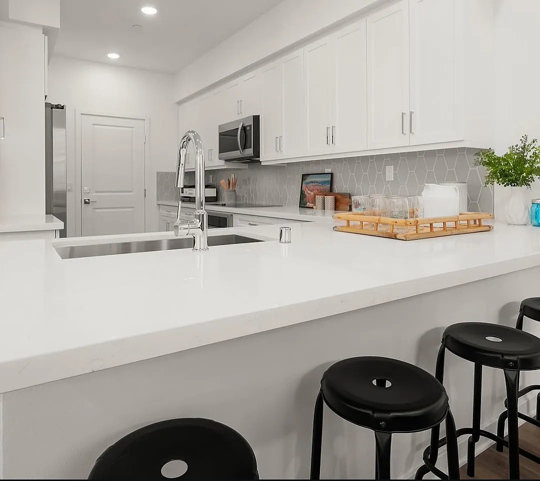 3 bed, 1630 sqft, $5,300 — Photo 1