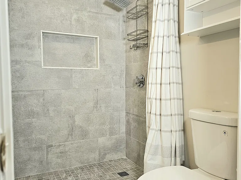 31 Antrim St #B — Photo 8
