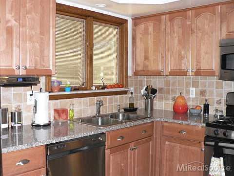 3rd image of 40276 Lizabeth Dr