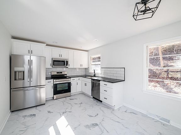 3rd image of 1019 Ardmore Dr