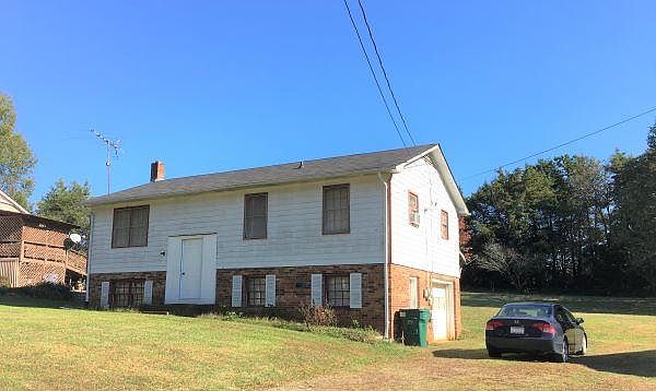 1st image of 711 E 10th St