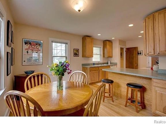 5th image of 1558 Kensington Dr