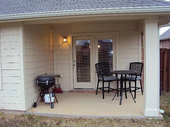 3rd image of 490 Jefferson Ln
