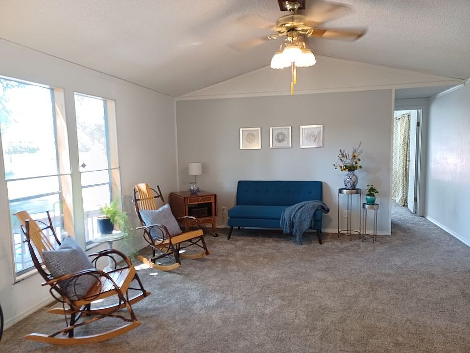 Spacious living room