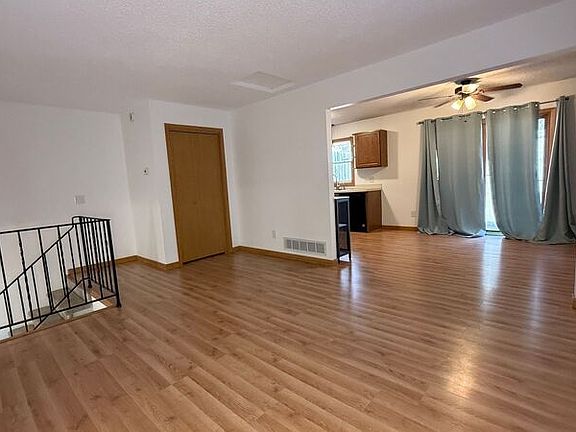 5th image of 8627 Woodlawn Dr