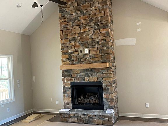 3rd image of 2775 Eagle Dr