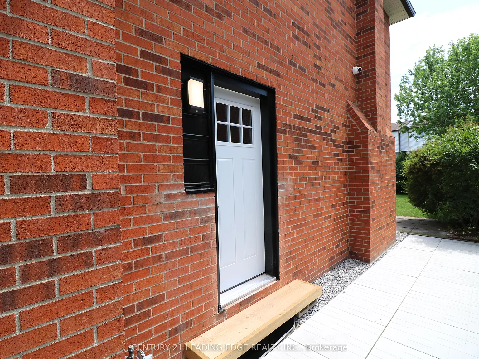 3 bed, $2,400 — Photo 3