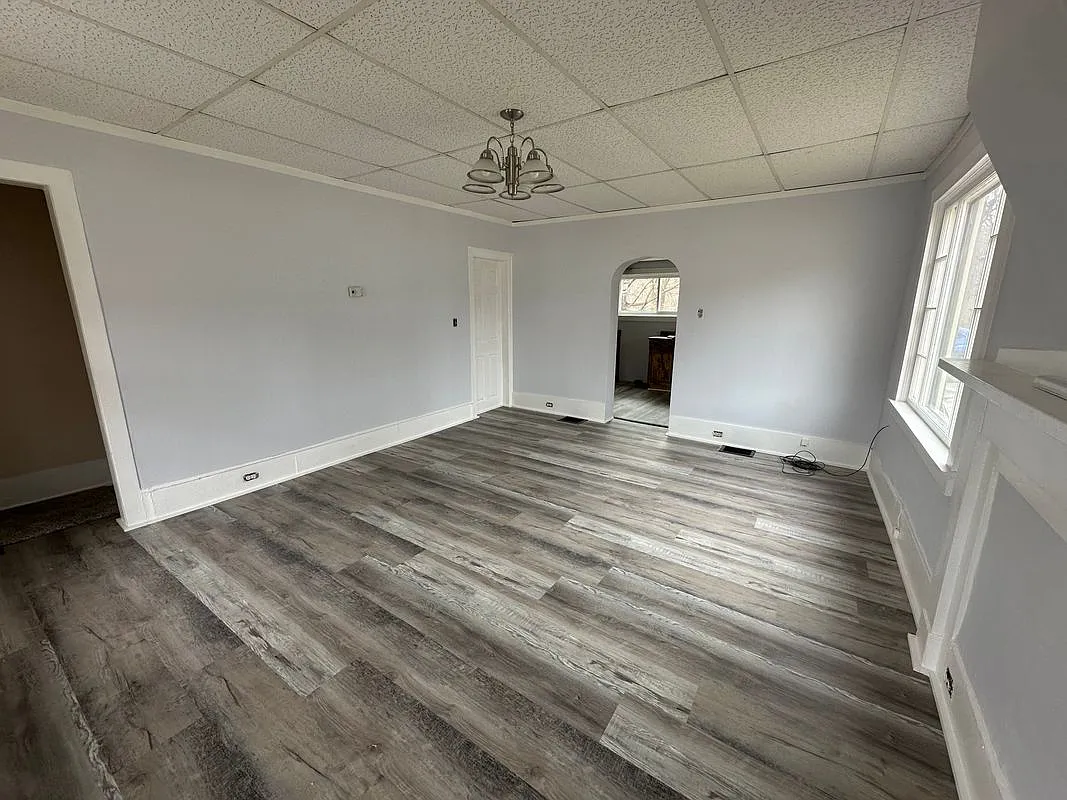 2 bed, 1.0 bath, 1225 sqft, $1,500 — Photo 2