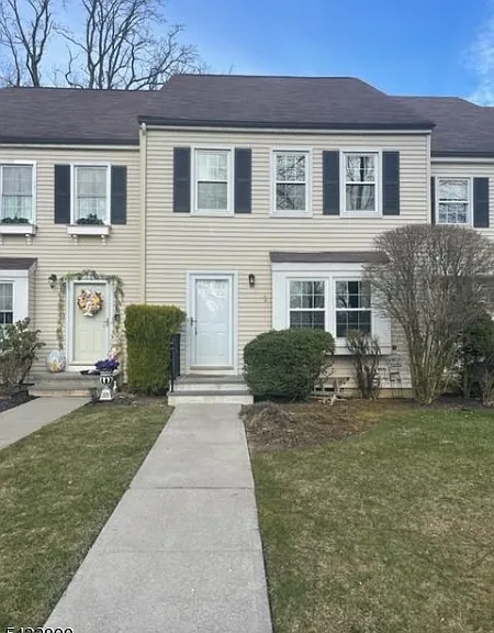 48 Wexford Dr — Photo 1