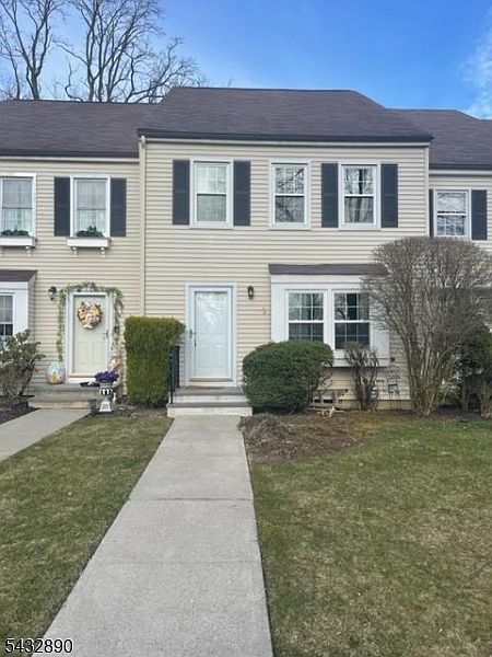 1st image of 48 Wexford Dr