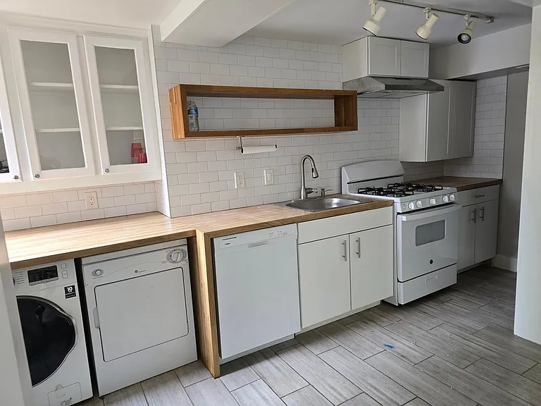 882 Penn Ave NE #3 — Photo 9