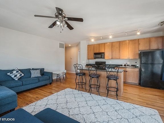 3rd image of 7554 N California Ave Unit 203