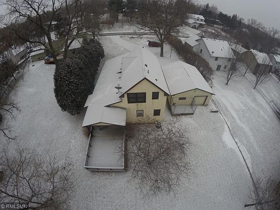 4th image of 2345 Highwood Ave E