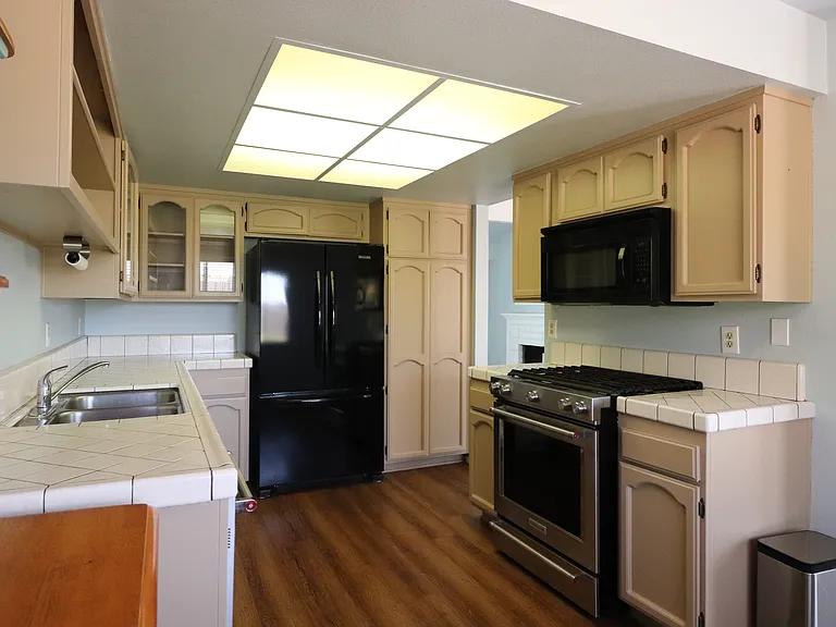 355 Cain Dr — Photo 5