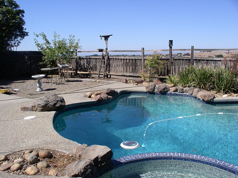 2nd image of 148 Columbine Rd