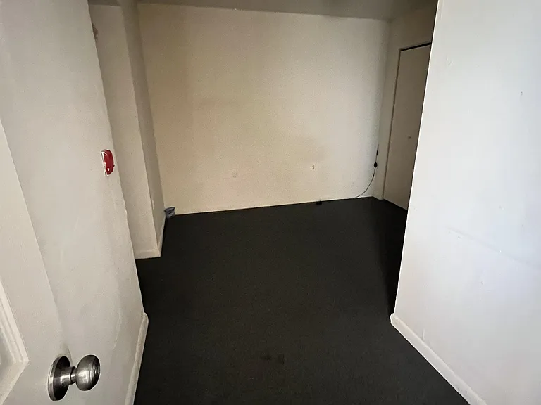 4522 Baker St — Photo 4