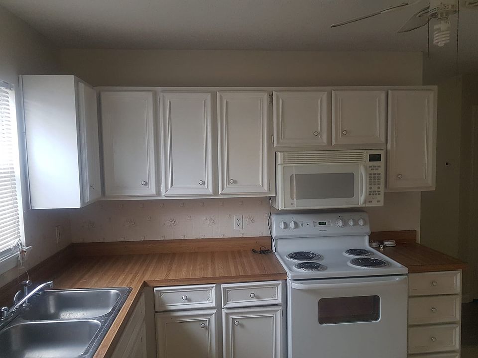 2nd image of 2552 Hidden Village Dr