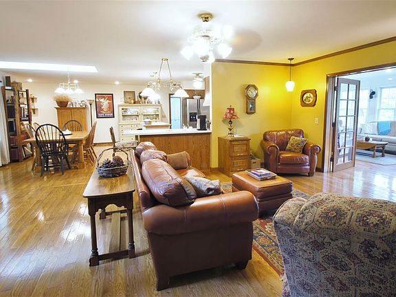5th image of 6125 McNutt Dr