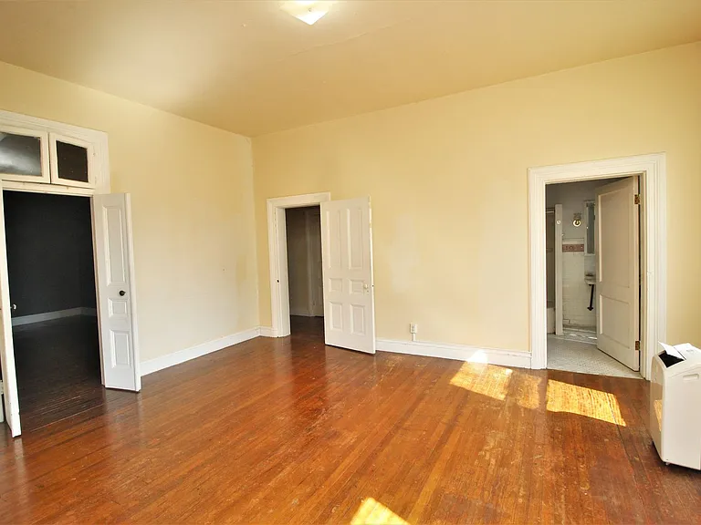 808 Cathedral St — Photo 14