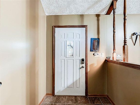 5th image of 1640 Creekside Ct