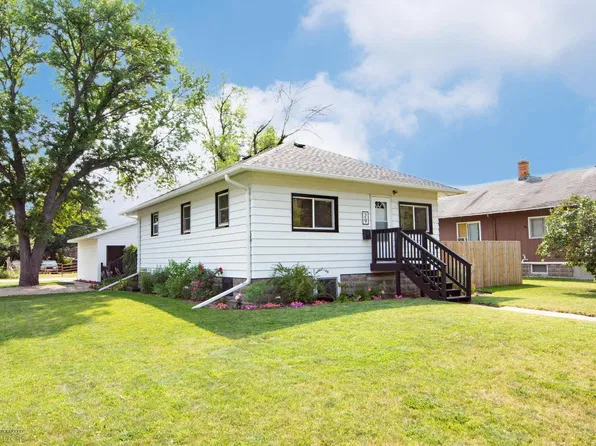29 Center St, West Fargo, ND 58078