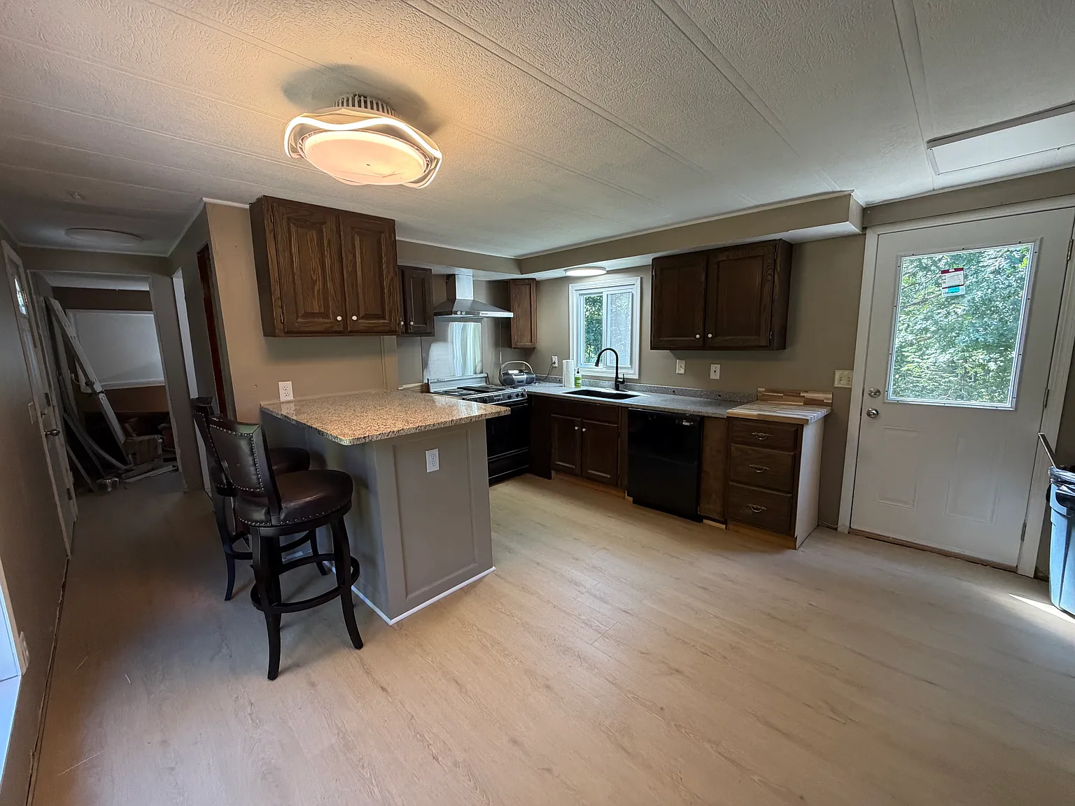 2 bed, 1.5 bath, 900 sqft, $1,375 — Photo 3
