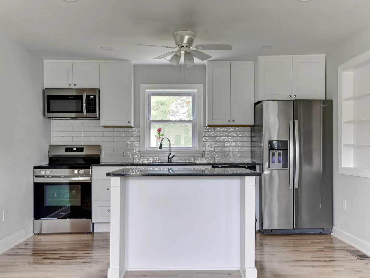 3 bed, 1217 sqft, $1,850 — Photo 1