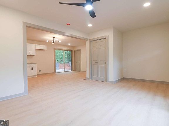 4th image of 4396 Greenleaf Cir SW