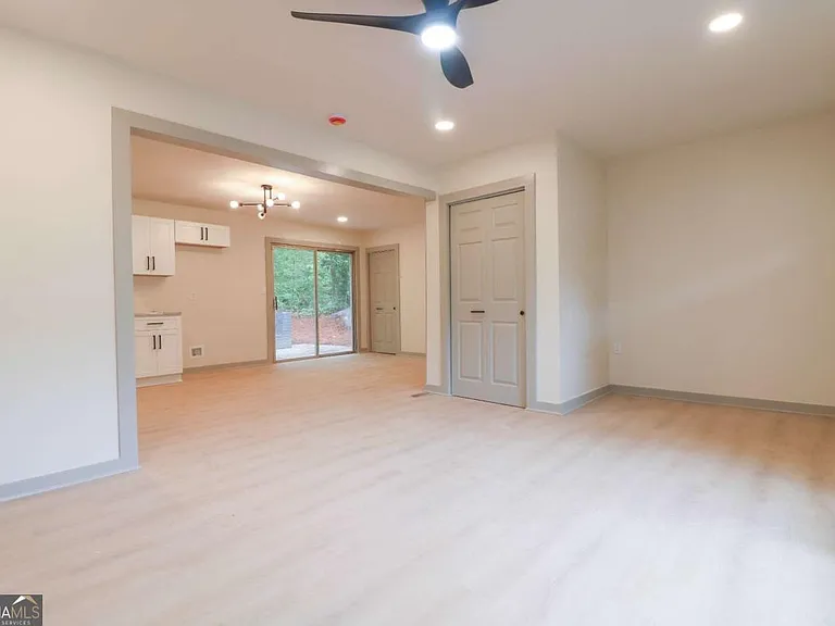 4396 Greenleaf Cir SW — Photo 4