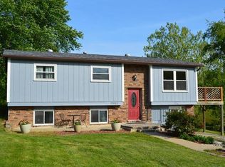 17607 Riviera Dr, Brighton, IL 62012