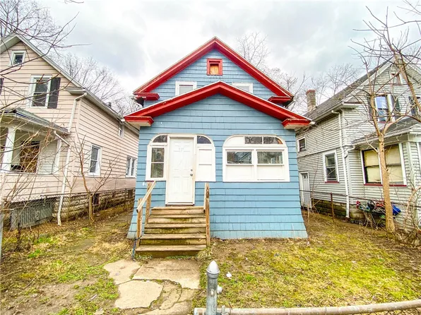 18 Superior Ter, Rochester, NY 14611