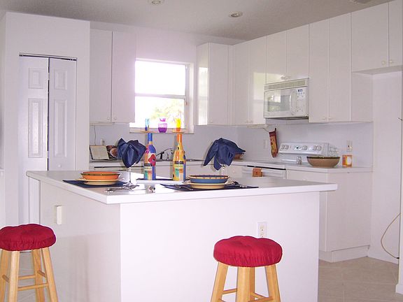 2nd image of 10535 Utopia Cir W