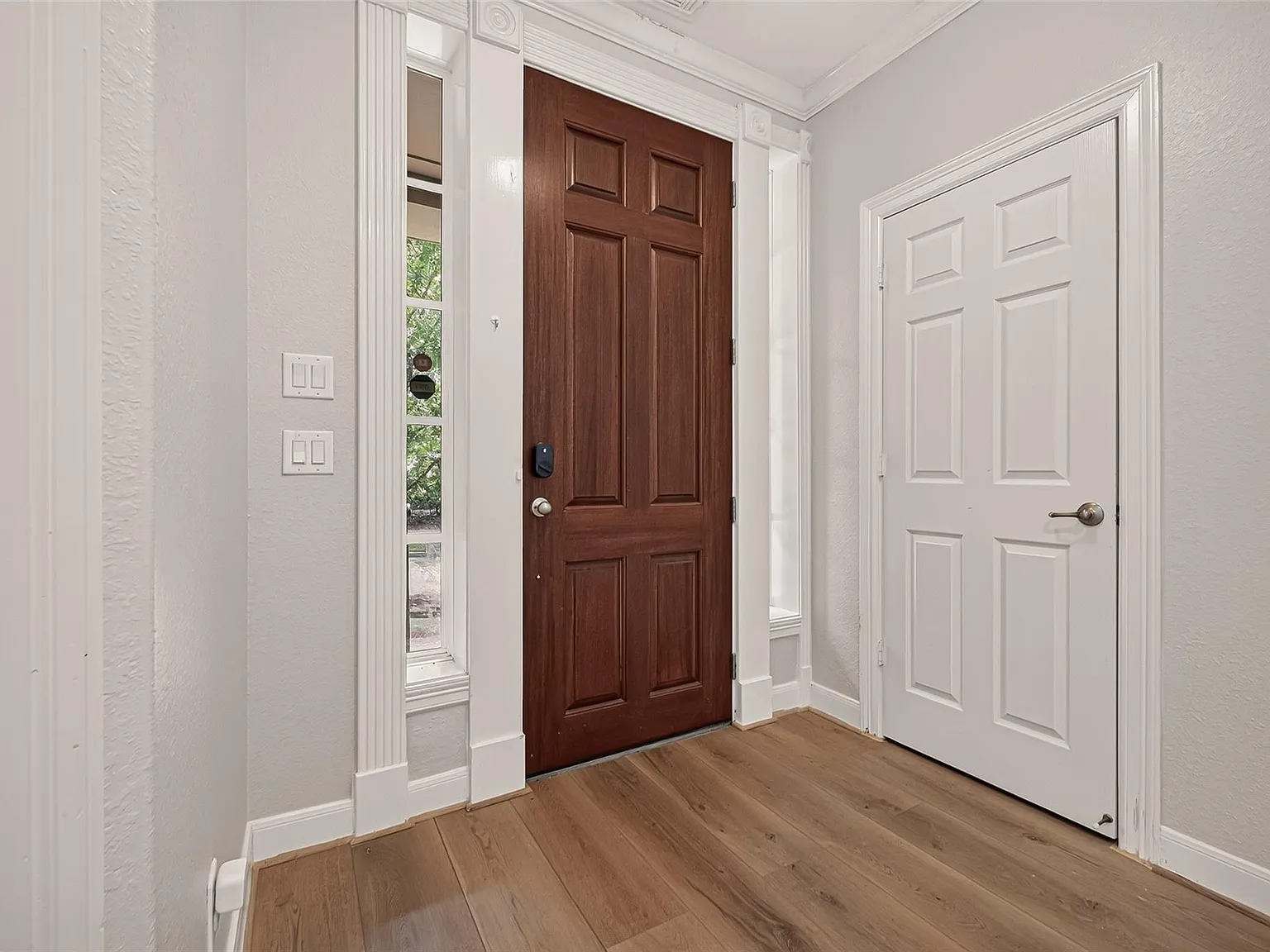 3 bed, 3.5 bath, 2591 sqft, $3,800 — Photo 4