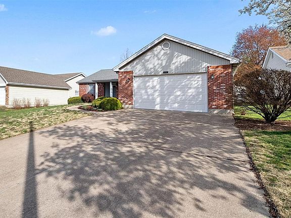 2nd image of 3943 Laux Dr