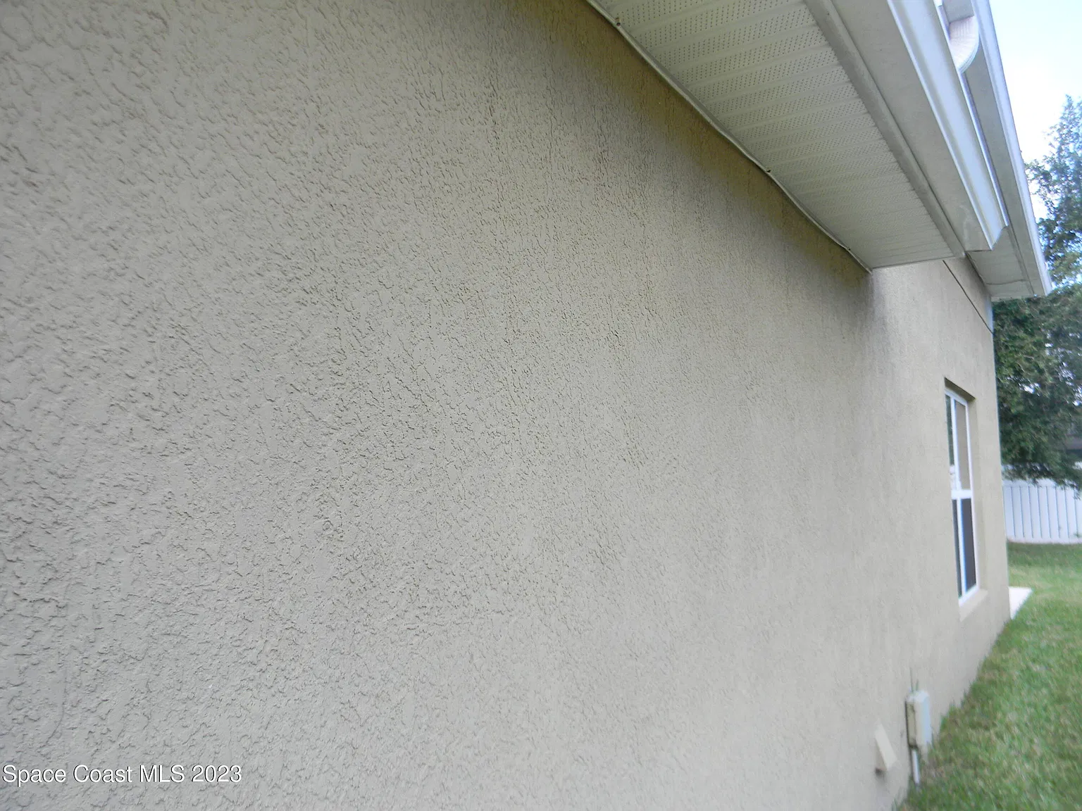 4 bed, 2.5 bath, 2148 sqft, $2,400 — Photo 2