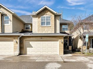 39 E Strathlea Cmn SW #69, Calgary, AB T3H 5P8